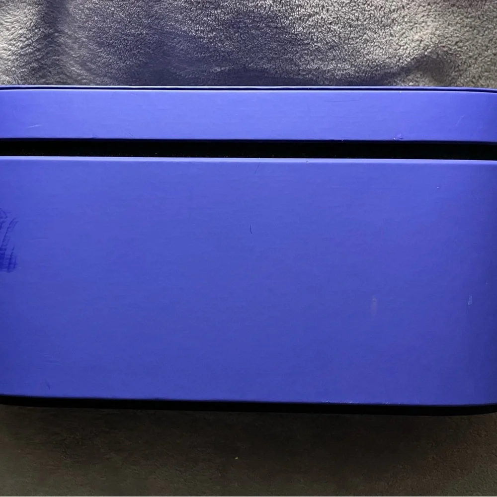 Dyson Vibrant Blue Organizer - Picture 2 of 3